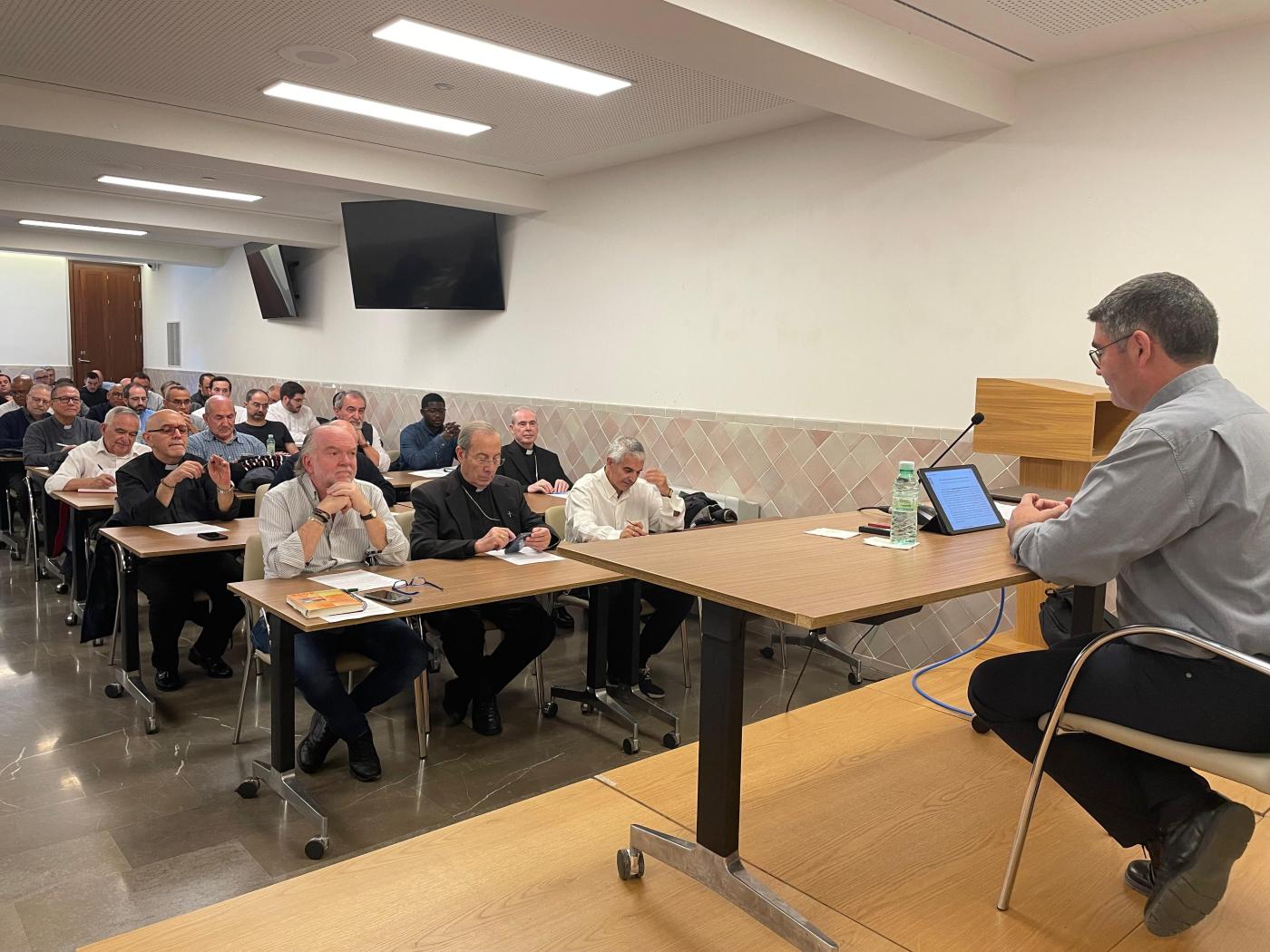 Laicos y clero profundizaron en la oración y el catecumenado