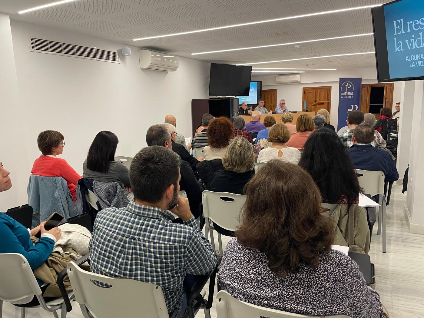 Laicos y clero profundizaron en la oración y el catecumenado