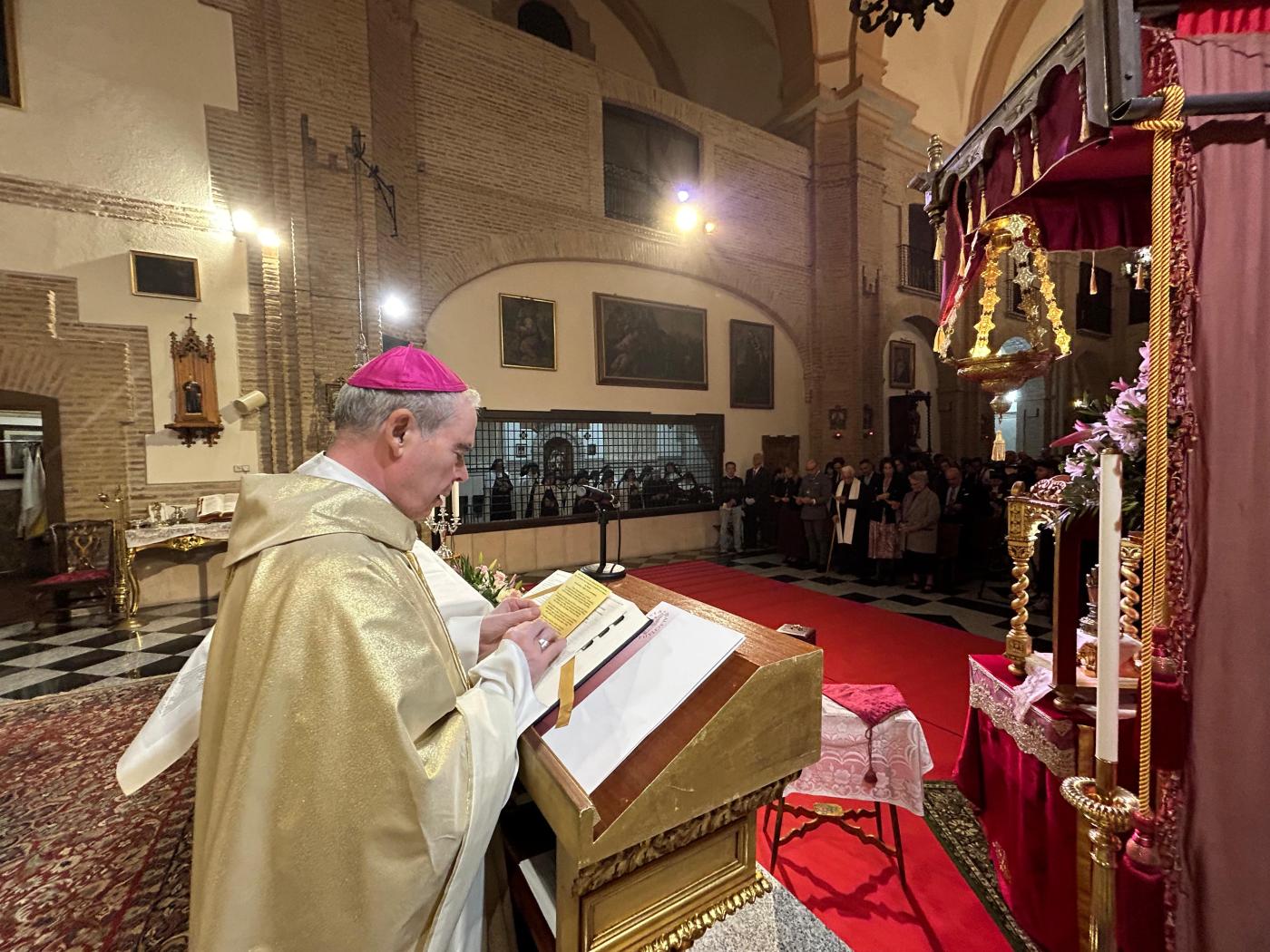 Mons. Catalá en la clausura del tiempo jubilar de las Carmelitas Descalzas de Ronda. FOTO: S. AGUILERA