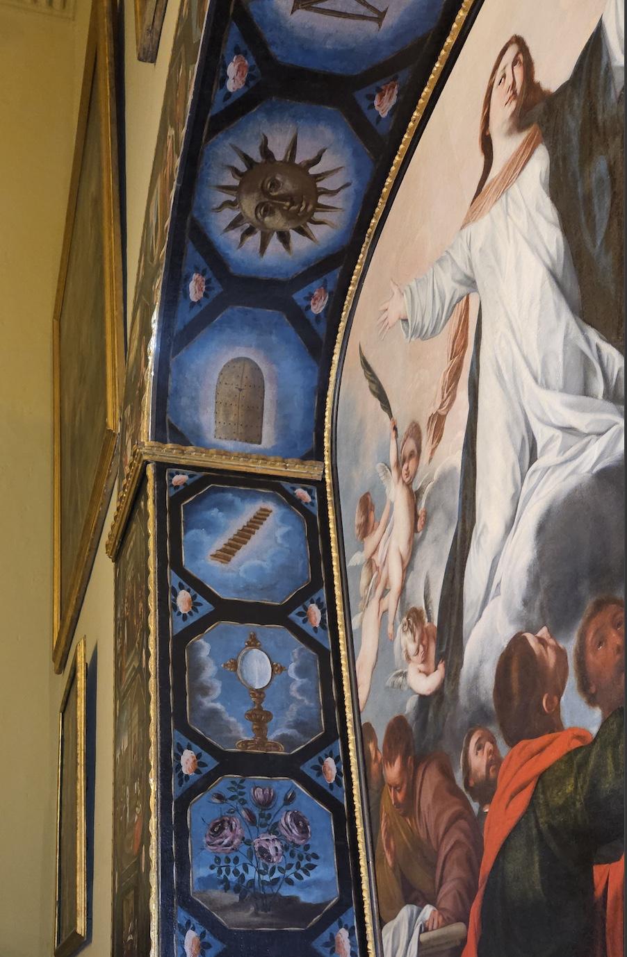 Arcosolio del altar de la Asunción de la Catedral de Málaga donde aparece el detalle de la puerta