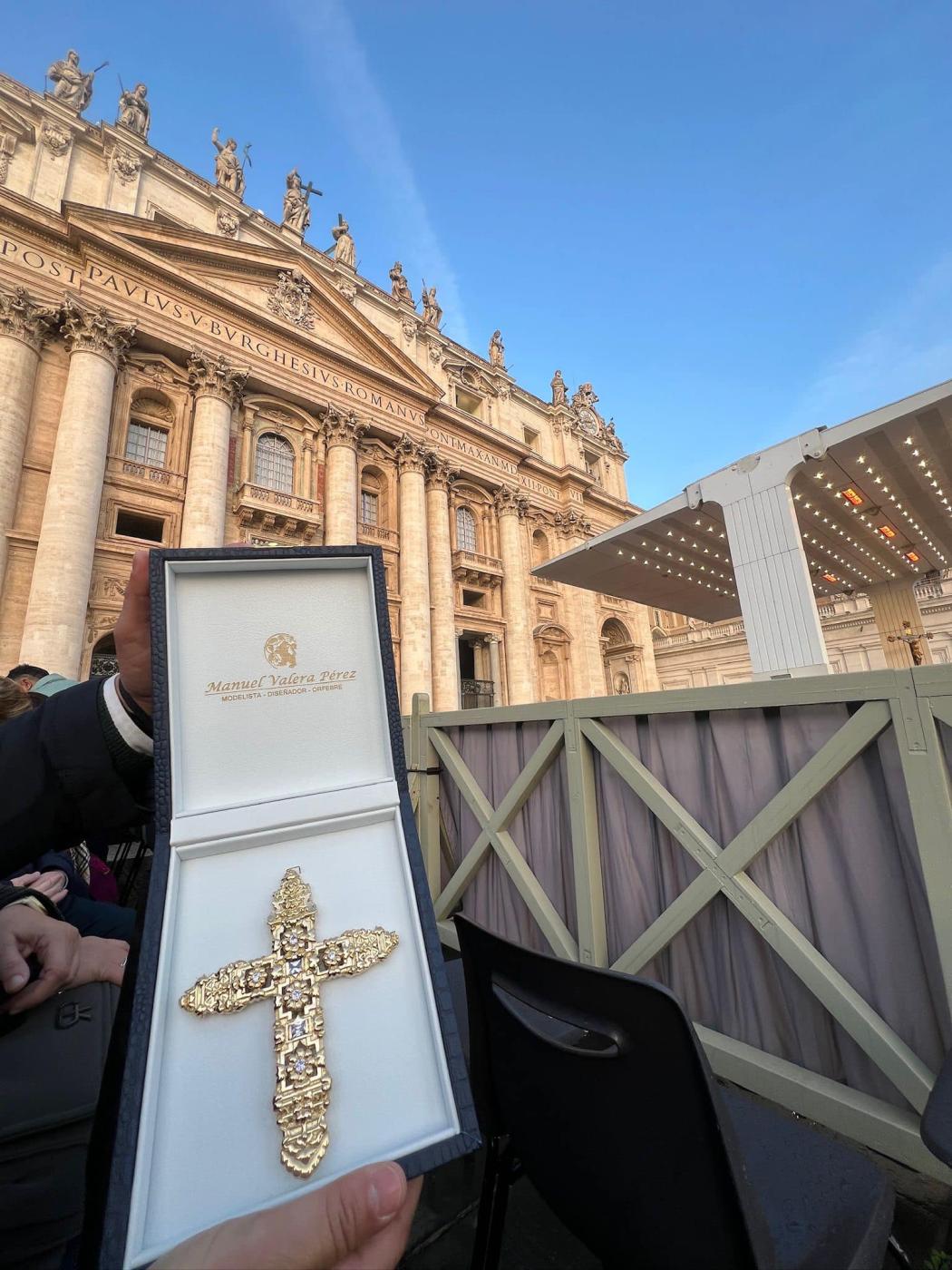 Cruz bendecida por el papa Francisco