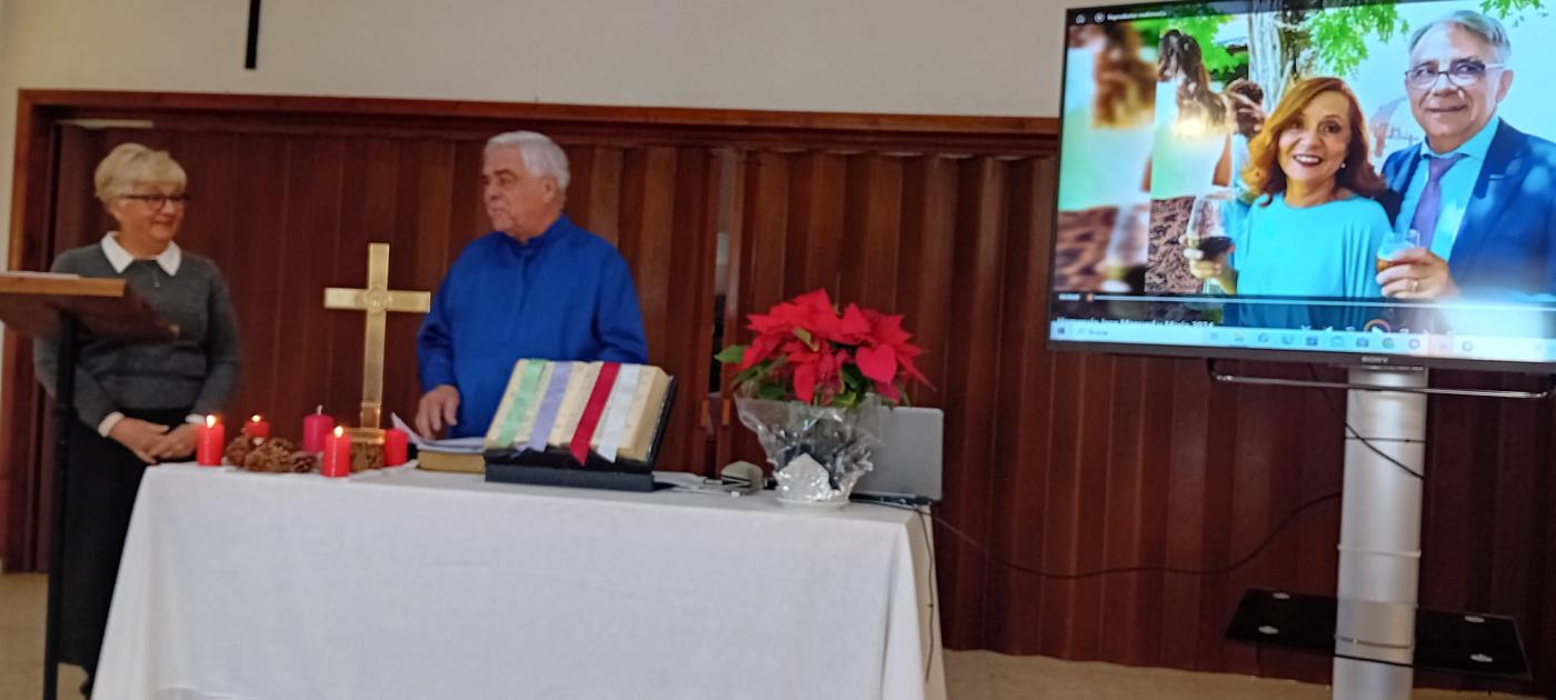 Gloria Uribe interviene durante la despedida del Pastor Evang&eacute;lico Jos&eacute; Manuel Moch&oacute;n en el Centro Ecum&eacute;nico Los Rubios