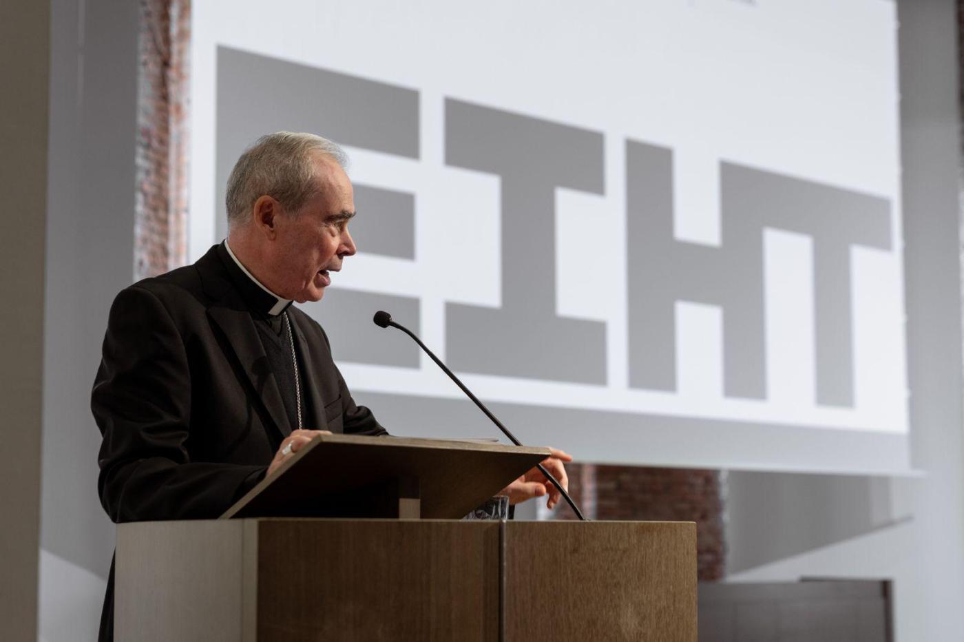 Mons. Catalá durante la presentación de EIHT