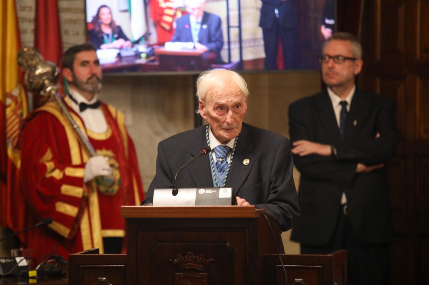 Guillermo Jiménez Smerdou: «Mientras viva y mi mente funcione, seguiré en activo» 