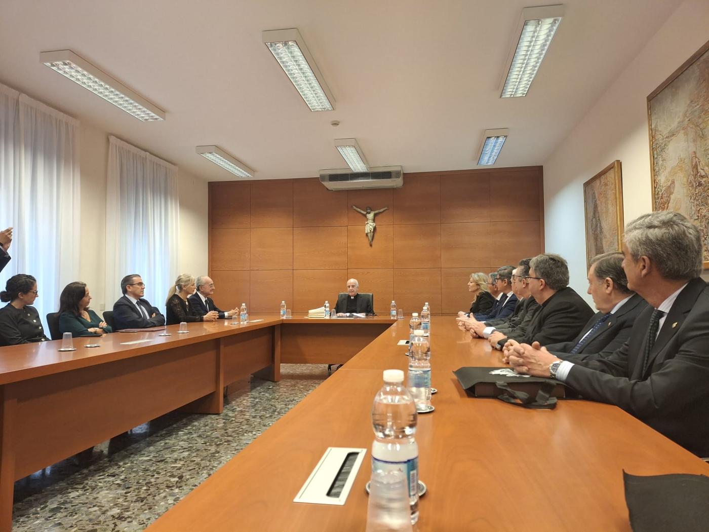 Encuentro de los patrocinadores y organizadores de la Gran Procesión de Roma con Mons. Rino Fisichella