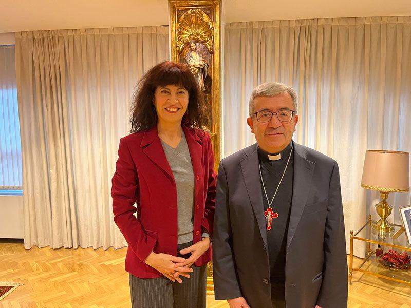 Mons. Luis Argüello, presidente de la CEE, recibe a la Ministra de Igualdad