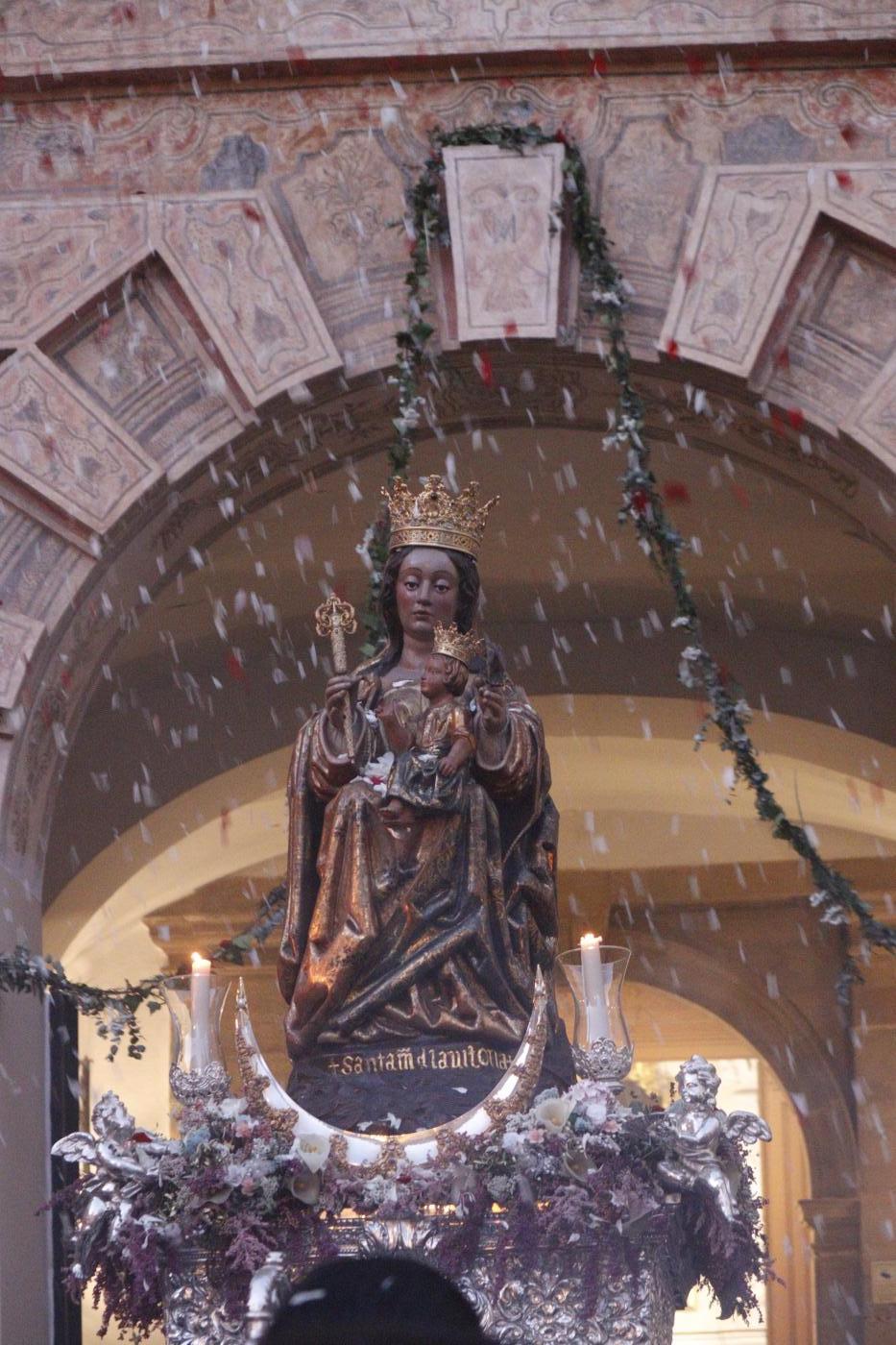 La Victoria, saliendo de la Divina Pastora, en Capuchinos