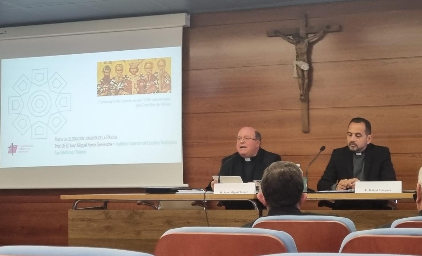 Rafael Vázquez durante su ponencia en las Jornadas para Delegados y Directores de Secretariados de Relaciones Interconfesionales
