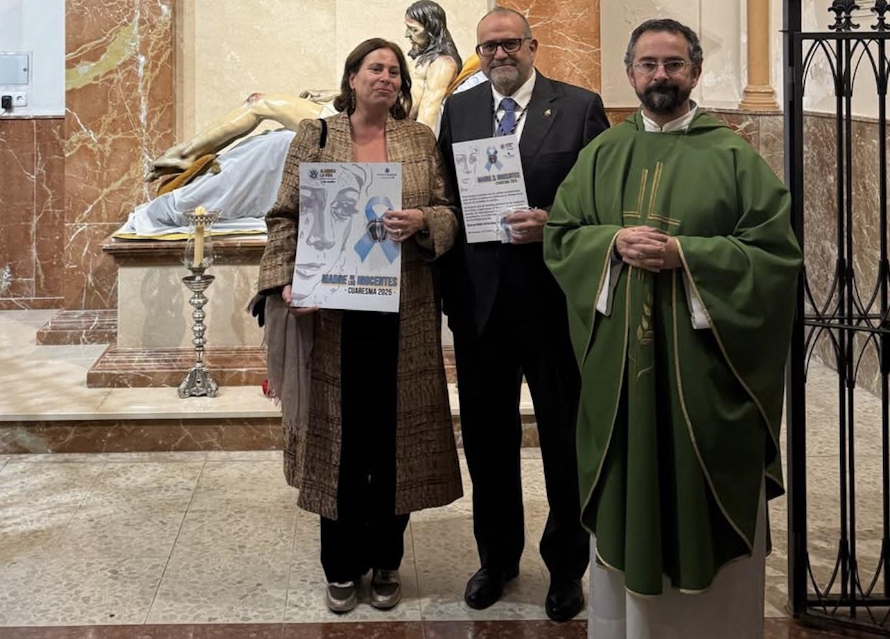 Diversas cofradías lucirán el broche 'Madre de los Inocentes' en defensa de la vida