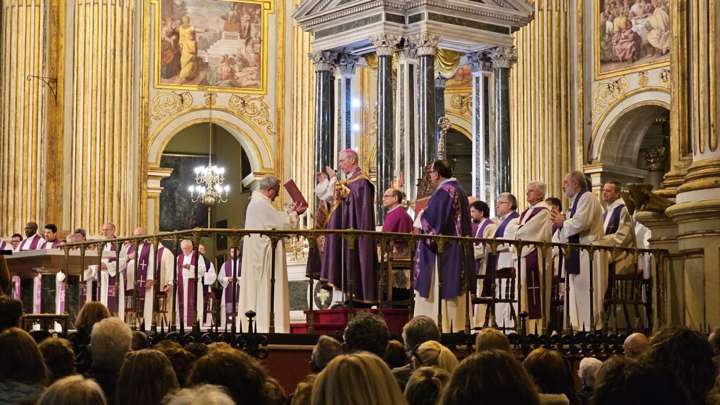 Seis arciprestazgos de la capital y la provincia peregrinan a la Catedral juntos