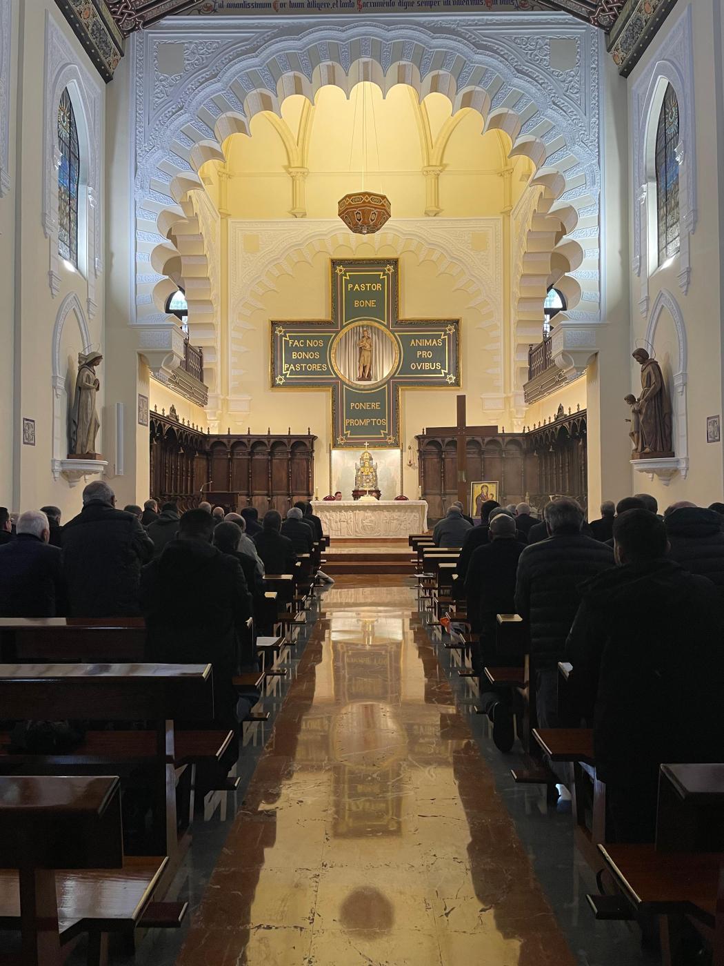 Exposición del Santísimo en el retiro de Cuaresma para el clero // E. LLAMAS