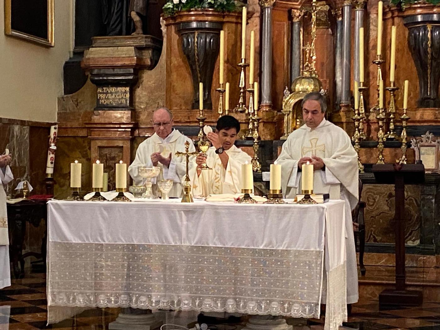 Primera Misa de Fray Glen Calaminos en la iglesia de San Agustín