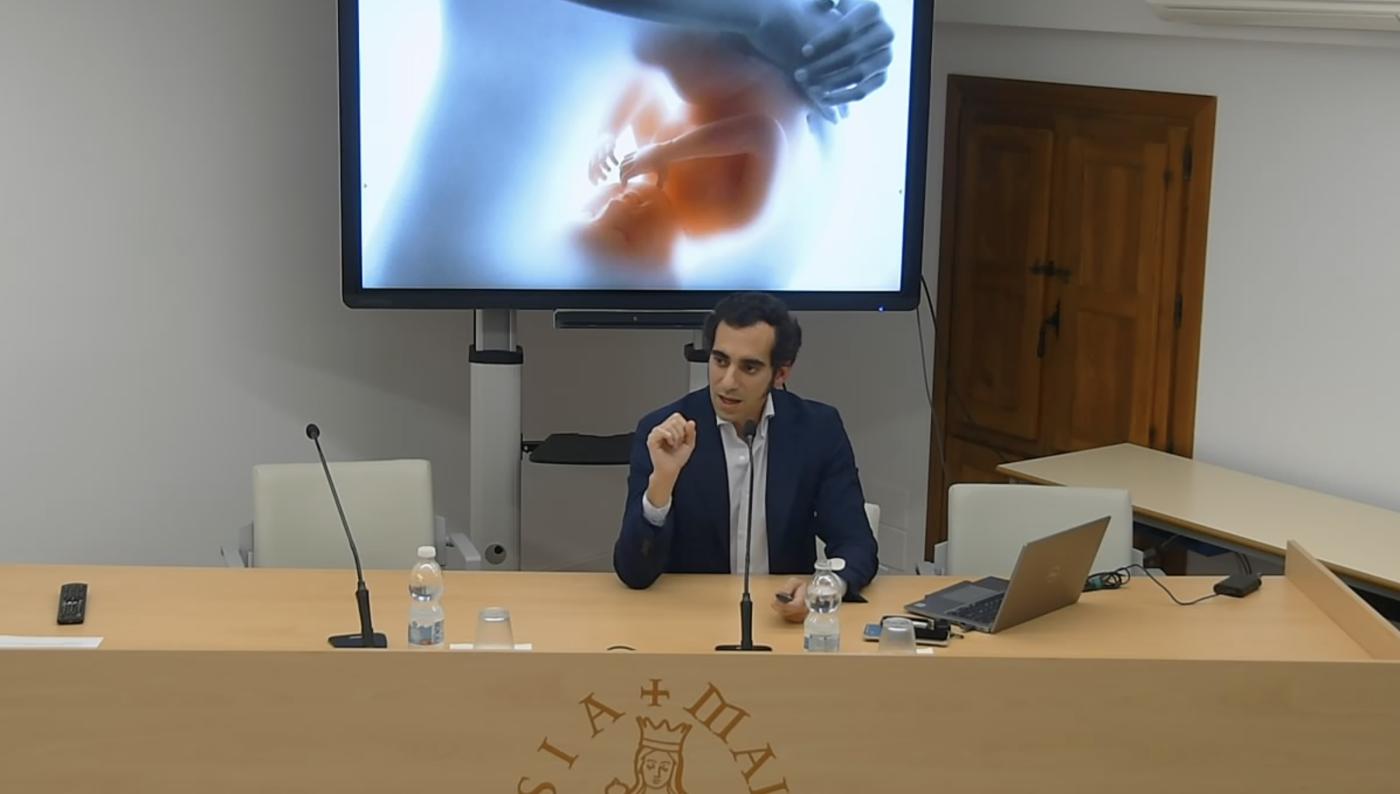 Rodrigo Orozco presenta Refugio Prenatal en su conferencia sobre medicina materno-fetal