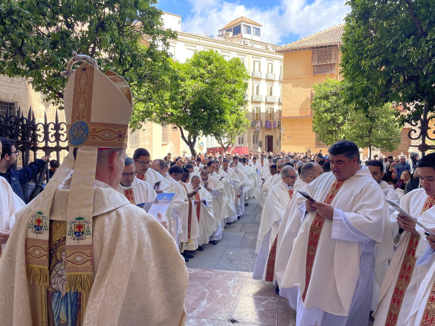 «Los sacerdotes estamos también necesitados del perdón y de la misericordia de Dios»