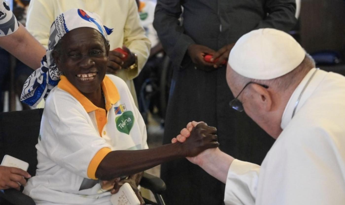 José M. Santos: Francisco, el Papa de los pies sucios