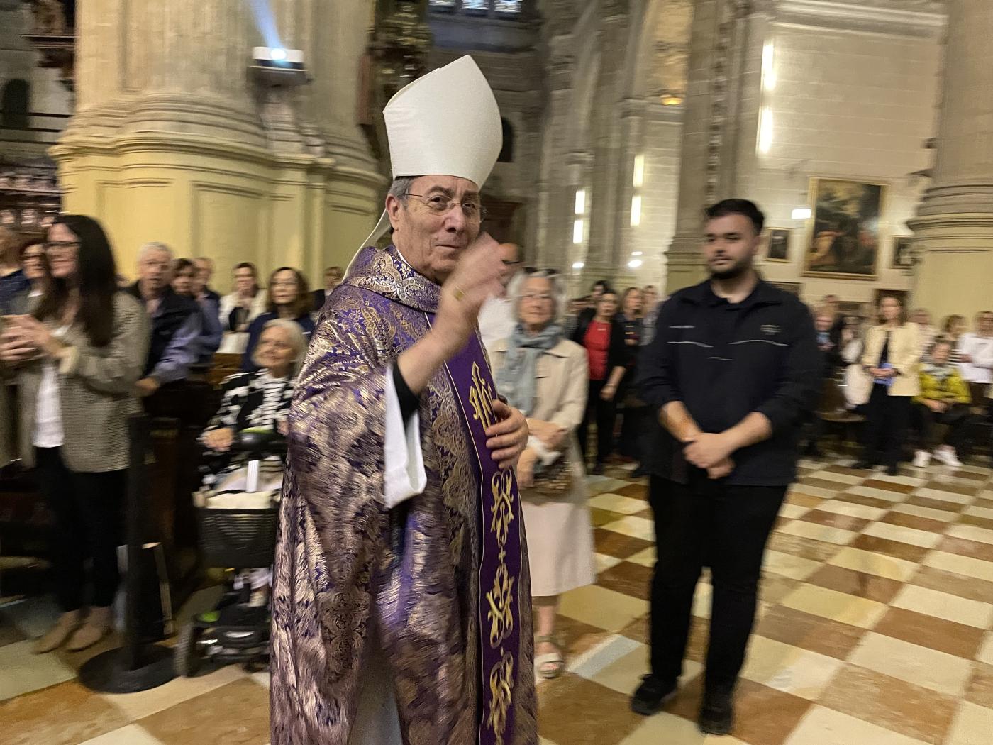 Mons. Pérez: «Francisco supo amar a la Iglesia y supo entregarse por la Iglesia»