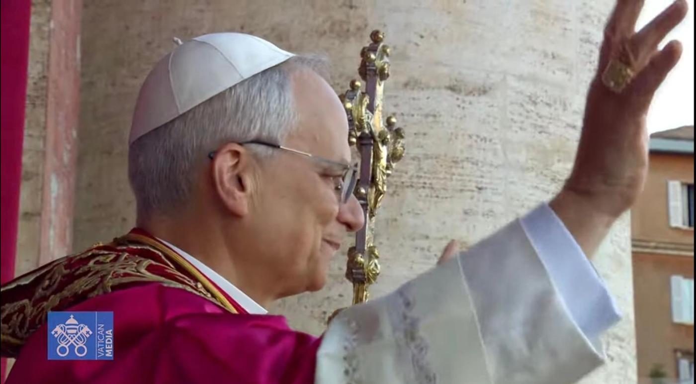 Primeras palabras de León XIV frente a la plaza de San Pedro
