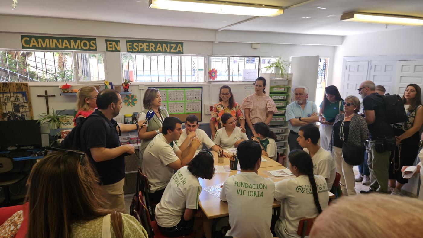 Parada de la Línea 105 en el Colegio Diocesano Cardenal Herrera Oria