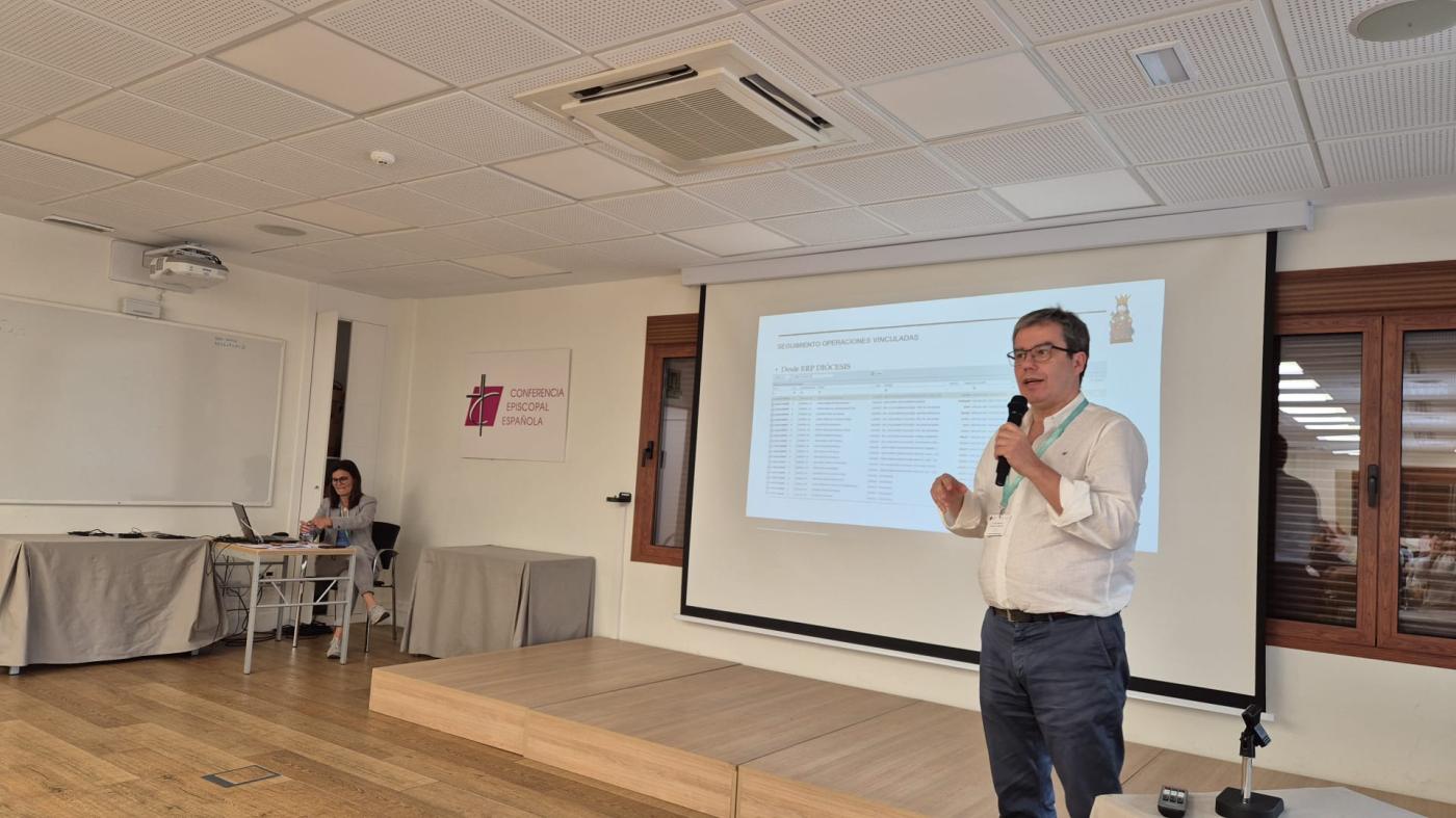 Marcos Balboteo durante su exposici&oacute;n en el taller de la VI Reuni&oacute;n de responsables de econom&iacute;a de la CEE