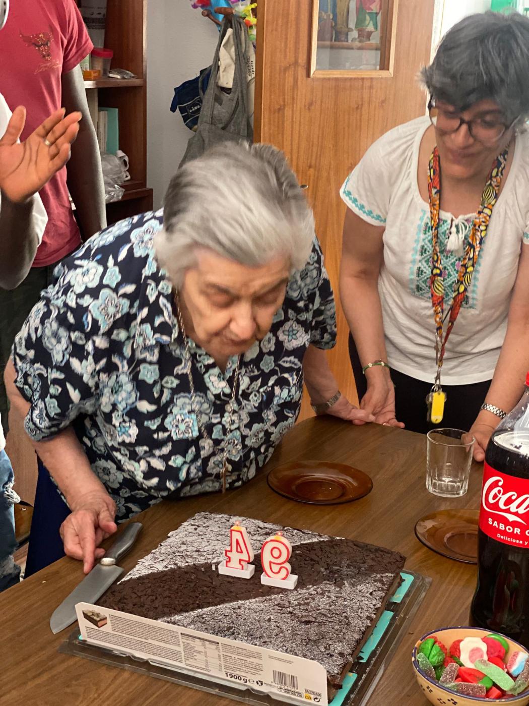 La hermana de las esclavas María Rojano, voluntaria que da clases de Español todos los días de la semana a sus 94 años en Casa Betania