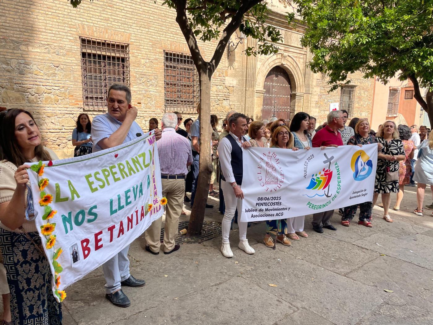 Los laicos peregrinaron juntos a la Catedral en Pentecostés