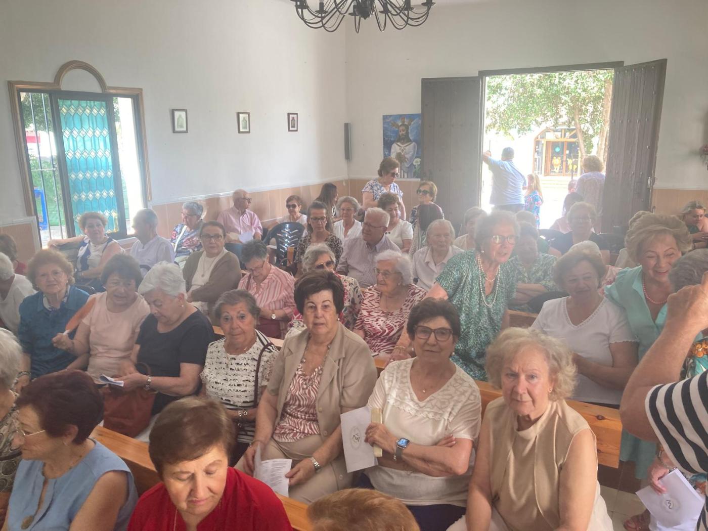 Misa en la capilla del Carmen del Puerto de la Torre con las maestras rurales