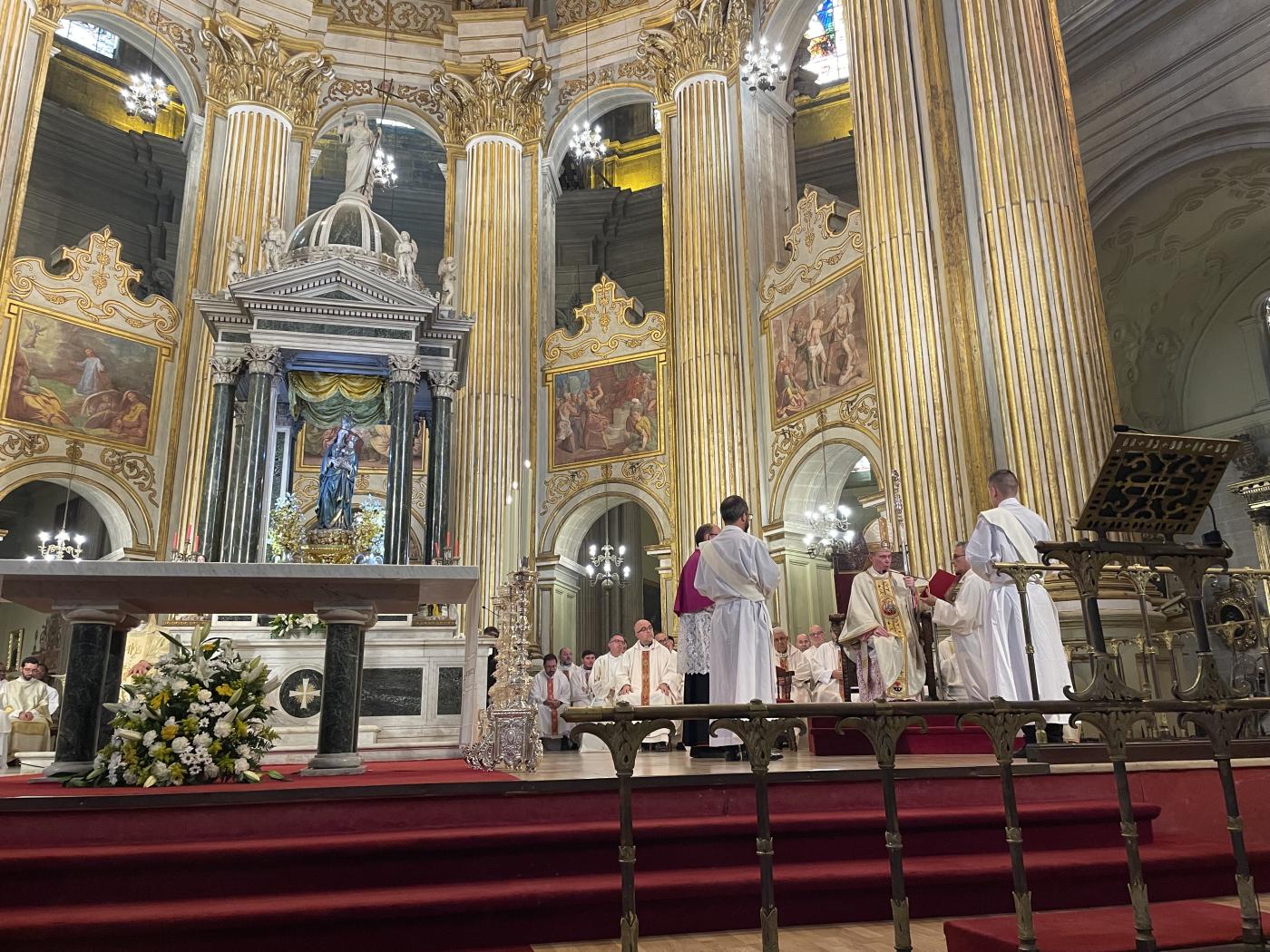 Ordenación sacerdotal de Antonio del Río y José Ignacio Postigo en la Catedral de Málaga // E. LLAMAS