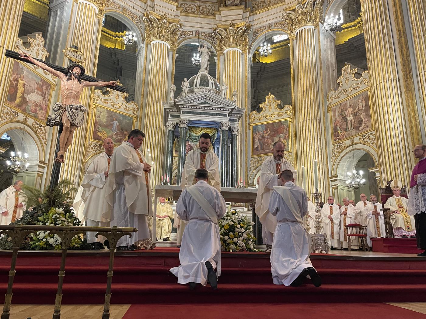 Ordenación sacerdotal de Antonio del Río y José Ignacio Postigo en la Catedral de Málaga // E. LLAMAS