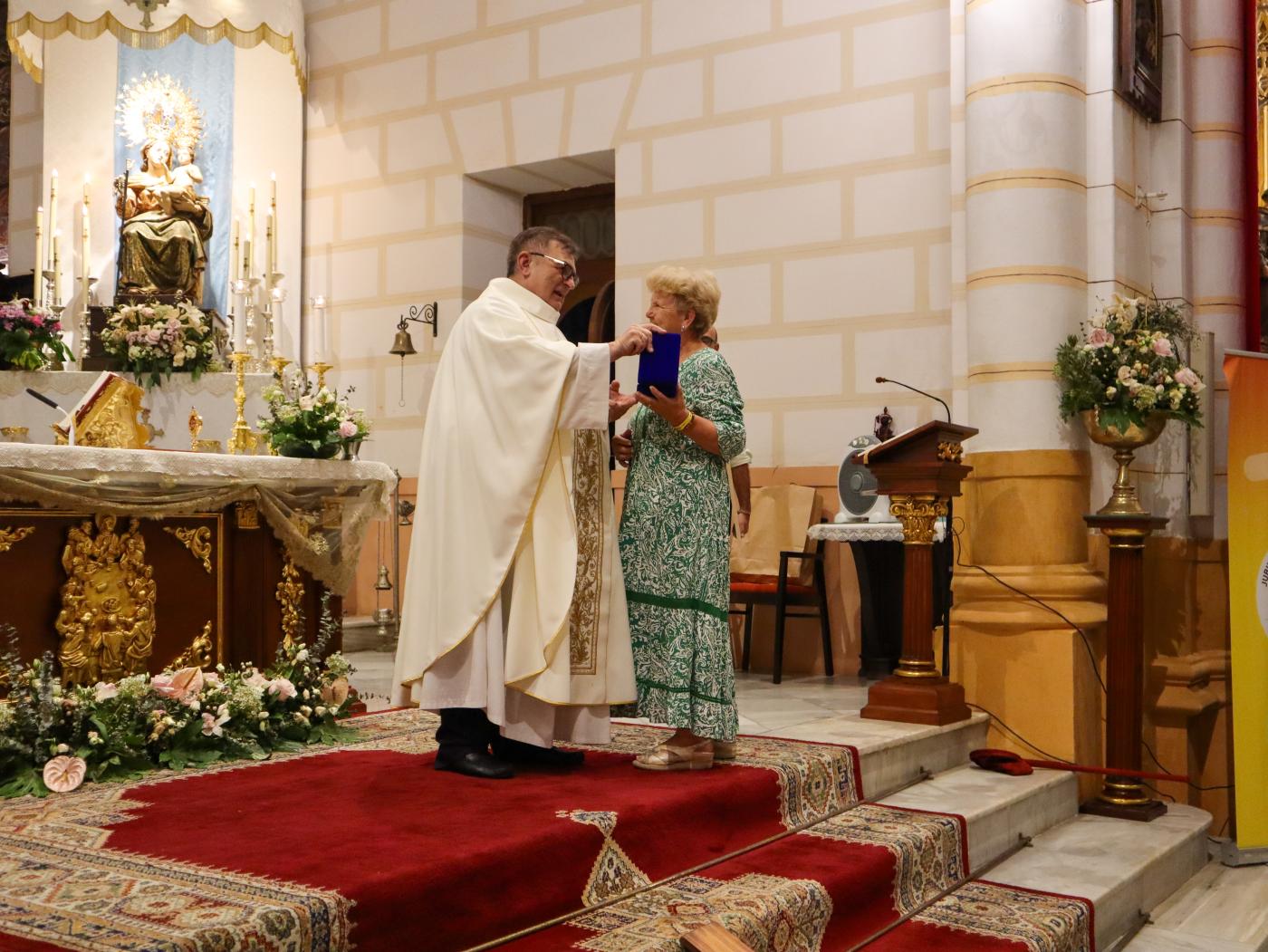 «Me llaman feligresa “todoterreno” y así es, dispuesta para lo que se necesite»