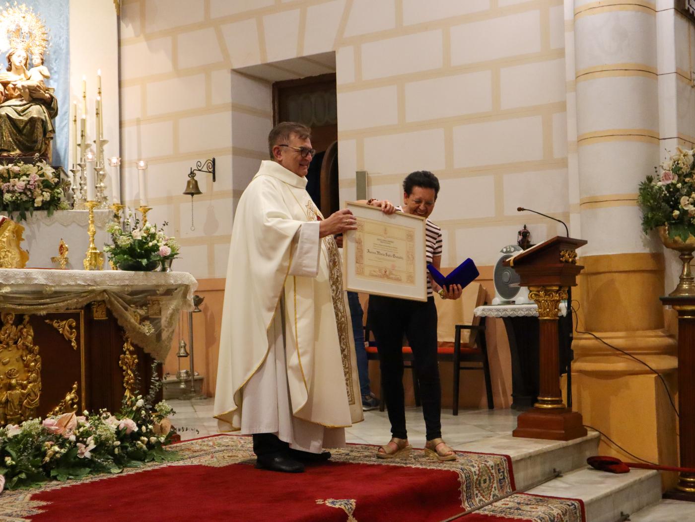 «Me llaman feligresa “todoterreno” y así es, dispuesta para lo que se necesite»