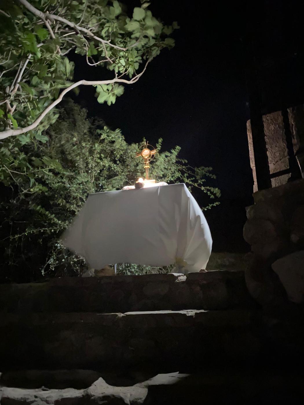 Los jóvenes de Antequera viven una noche muy especial y se preparan para el Jubileo en Roma