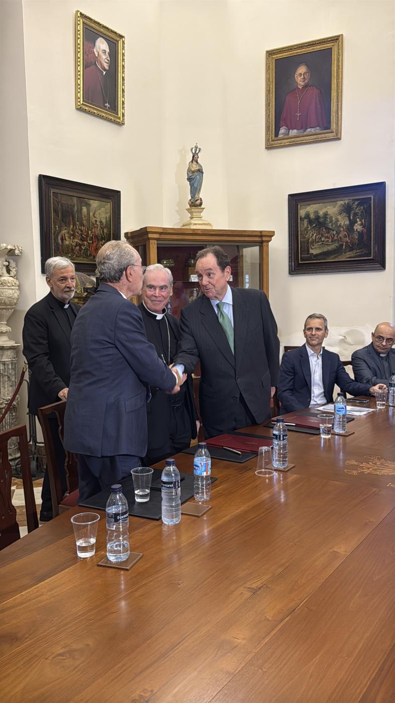 Firma del convenio entre Fundaci&oacute;n Iberdrola Espa&ntilde;a y el Cablido Catedralicio