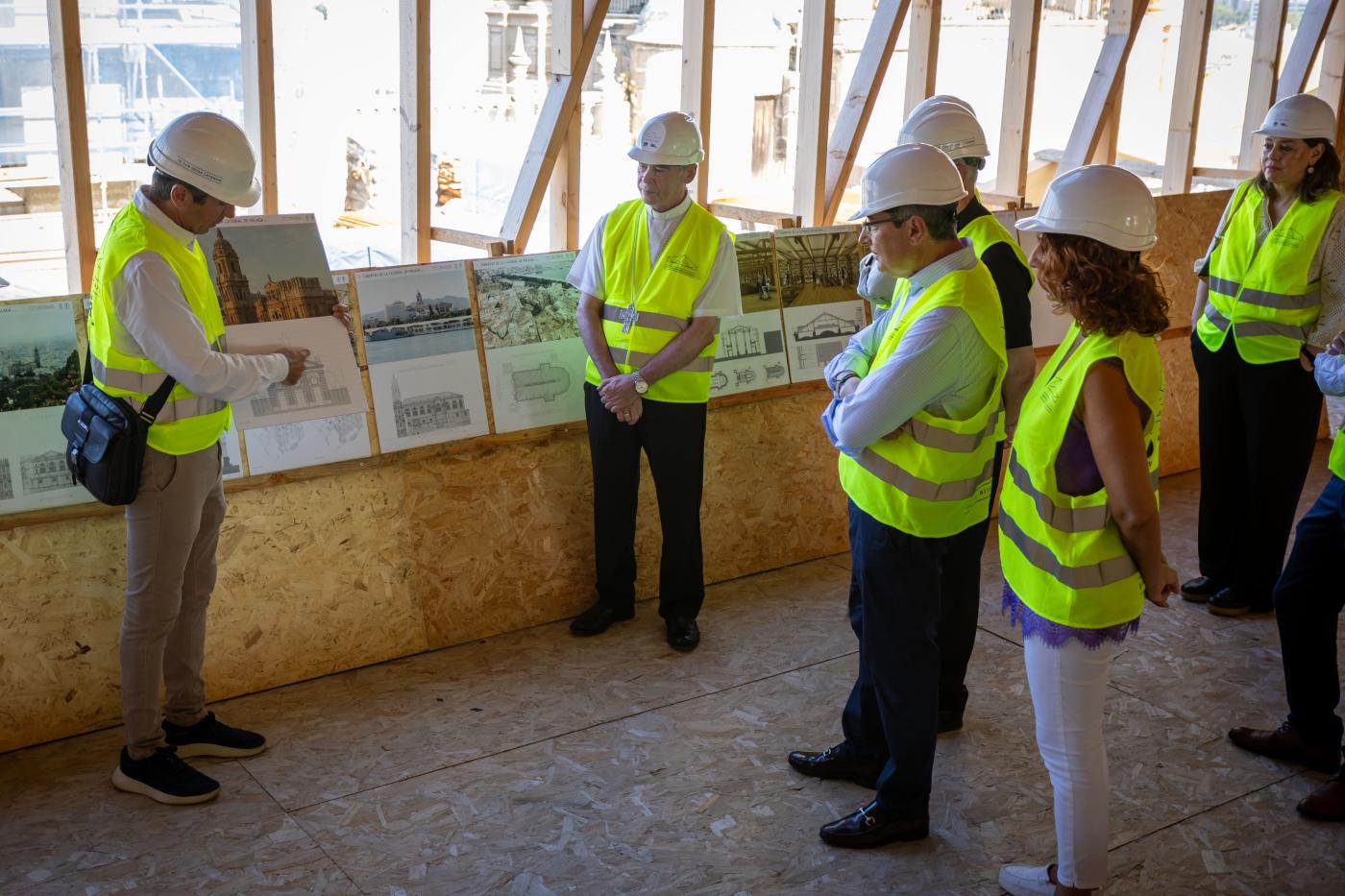 Visita a las obras de las cubiertas de la Catedral de la Diputación Provincial y Fundación Unicaja