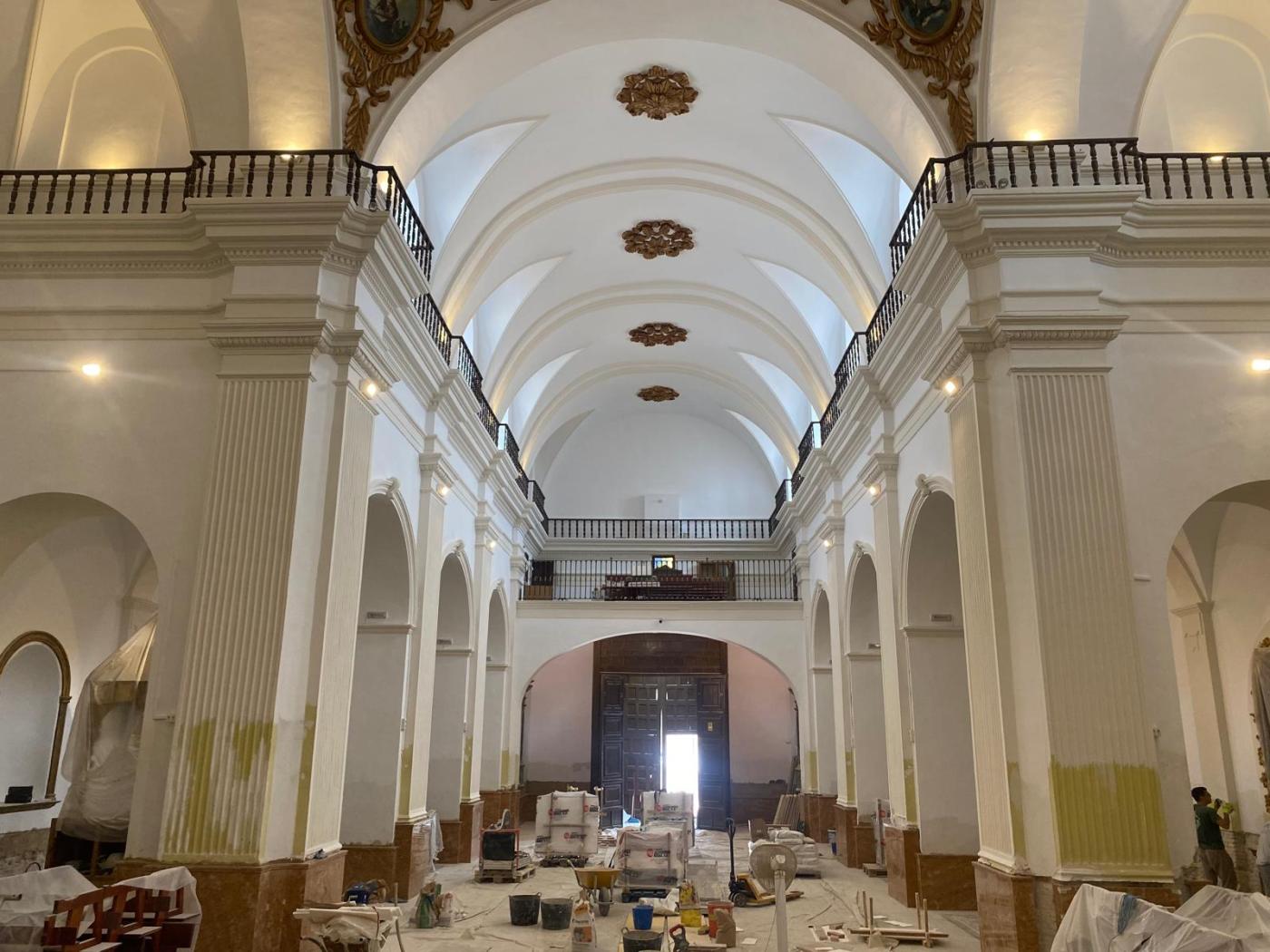 Obras en el interior de la parroquia de Cuevas de San Marcos