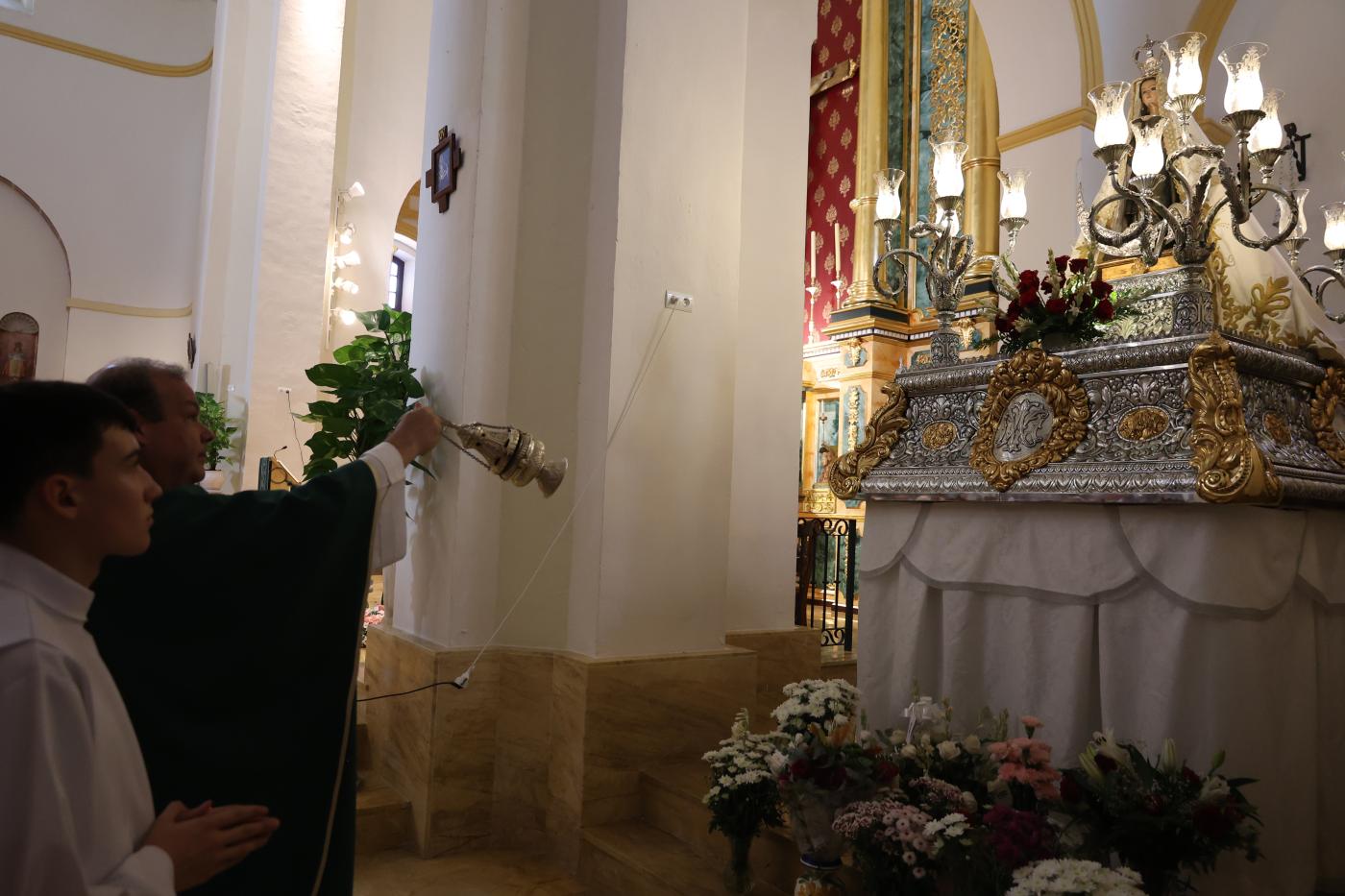 Torrox luce su nuevo retablo recién bendecido