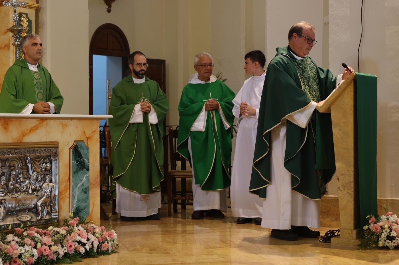 Torrox luce su nuevo retablo recién bendecido
