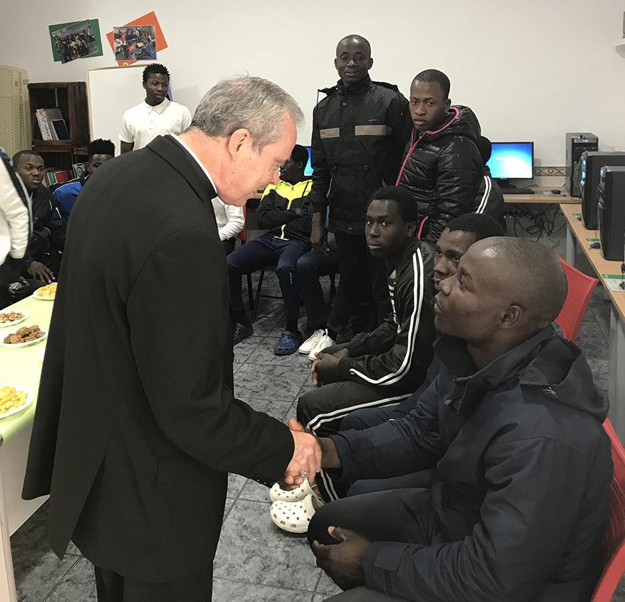 El Obispo en Melilla, en un encuentro con personas migradas, en 2018