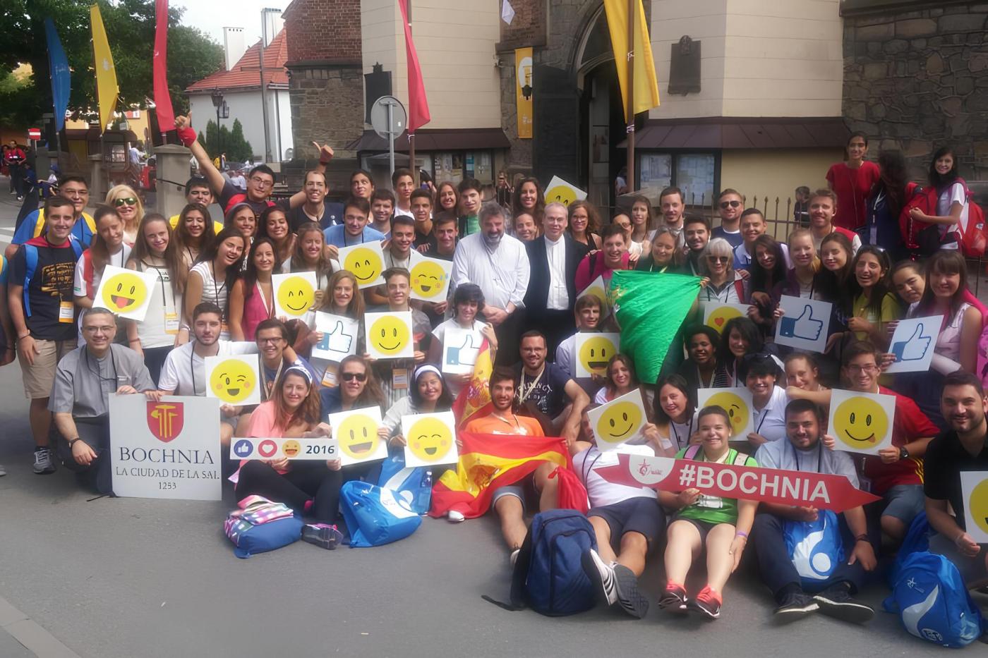 D. Jes&uacute;s, con j&oacute;venes peregrinos en la JMJ de Cracovia