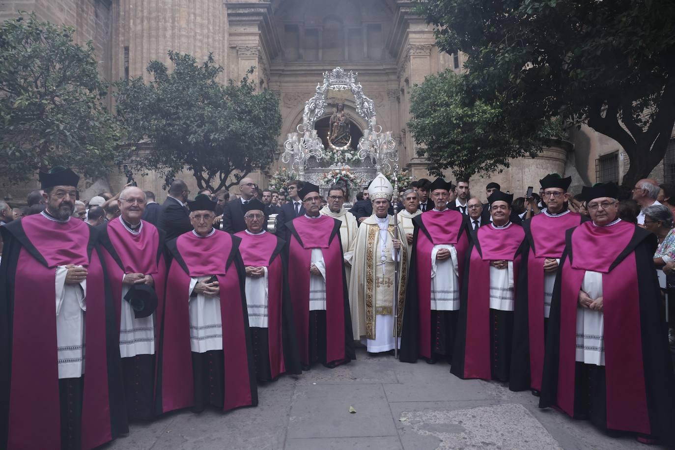 Con el Cabildo Catedral ante la imagen de la patrona de M&aacute;laga, en su solmenidad