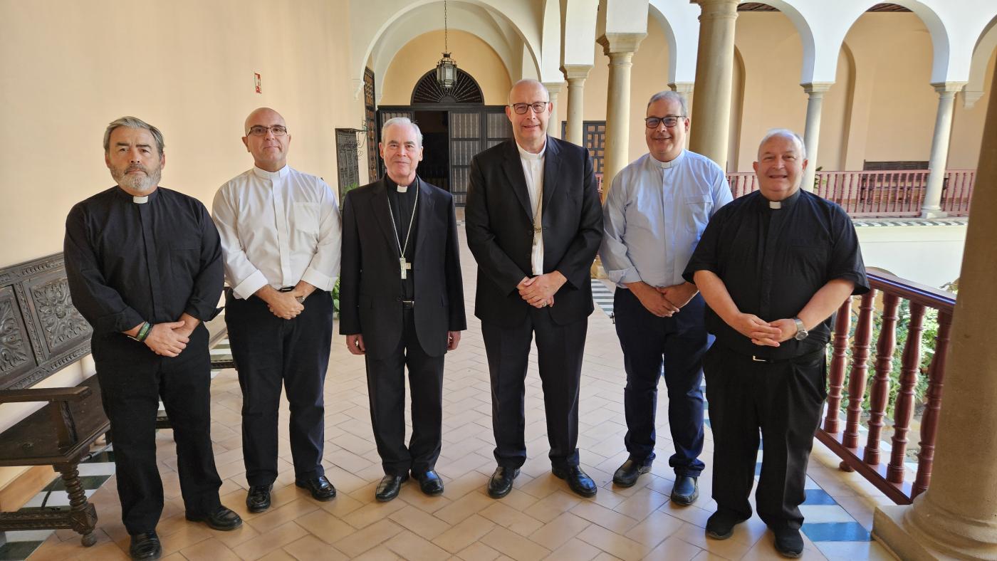 Mons. Satué con Mons. Catalá y el Consejo Episcopal