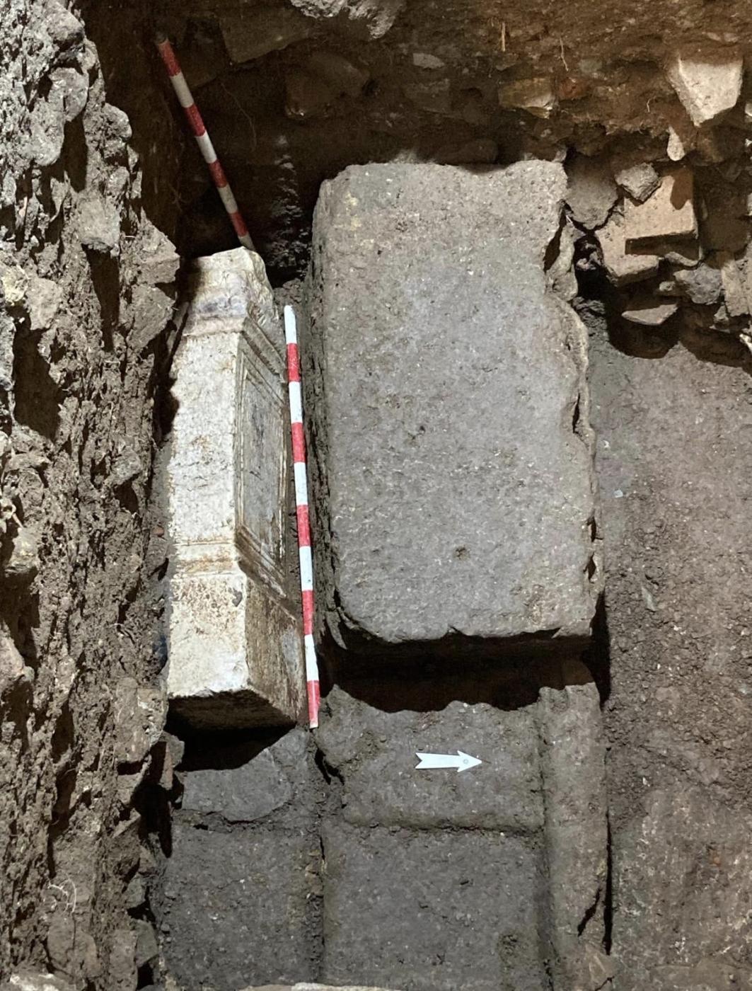 Ara que ha aparecido en las excavaciones en la cripta de la iglesia del Sagrario