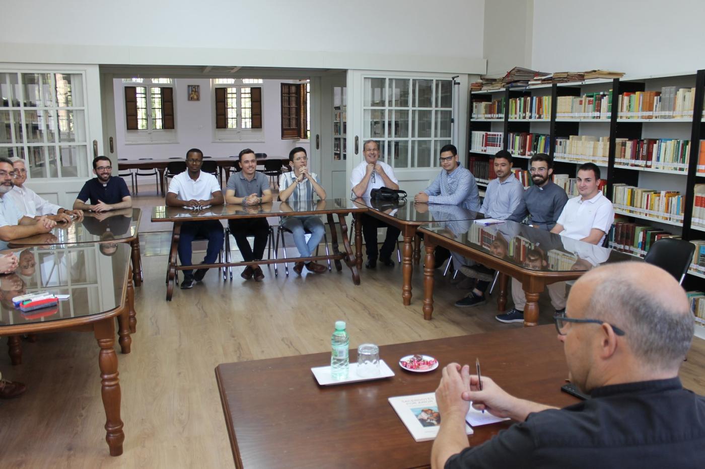 El Seminario diocesano recibe la visita del obispo