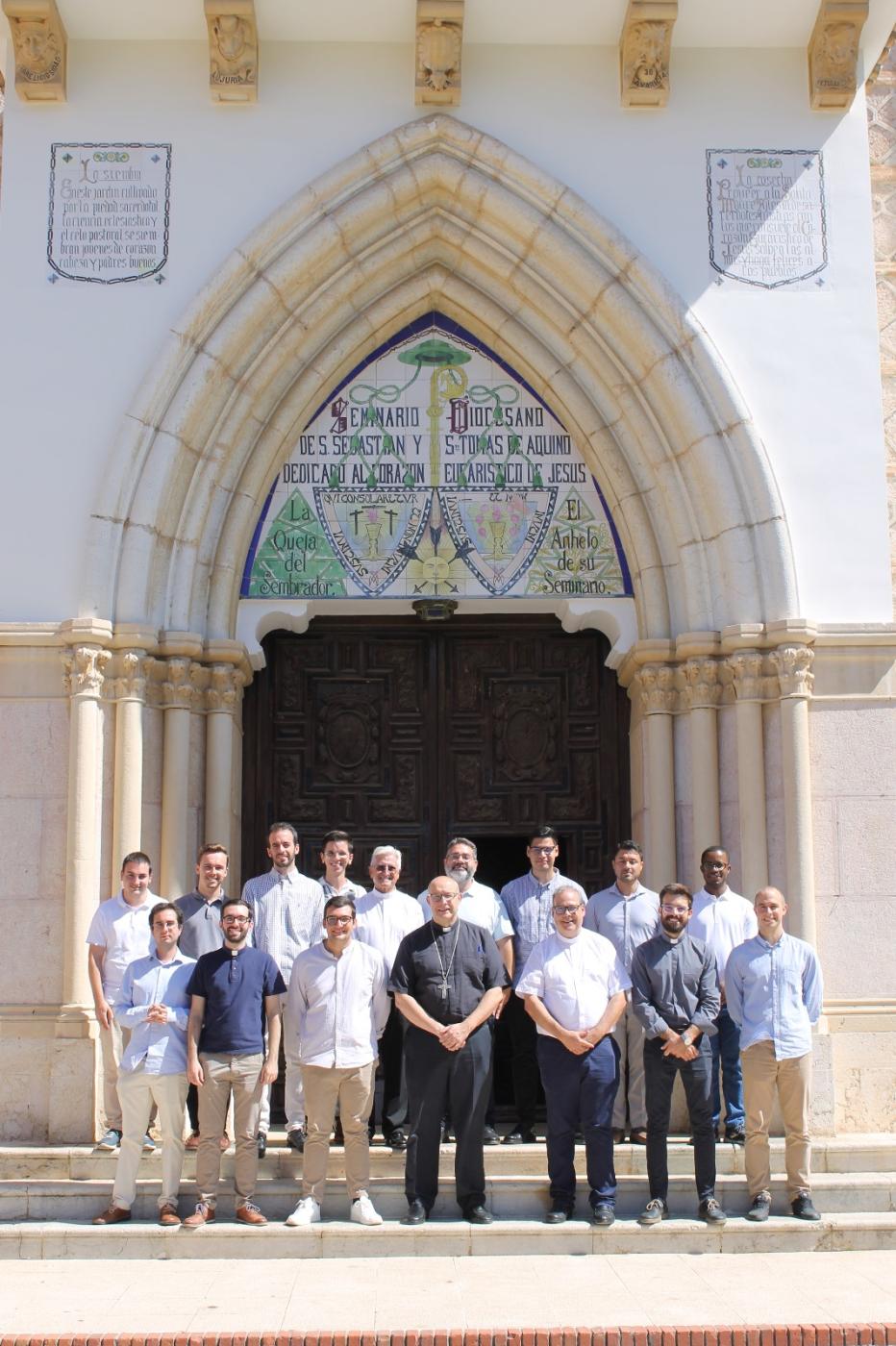 El Seminario diocesano recibe la visita del obispo