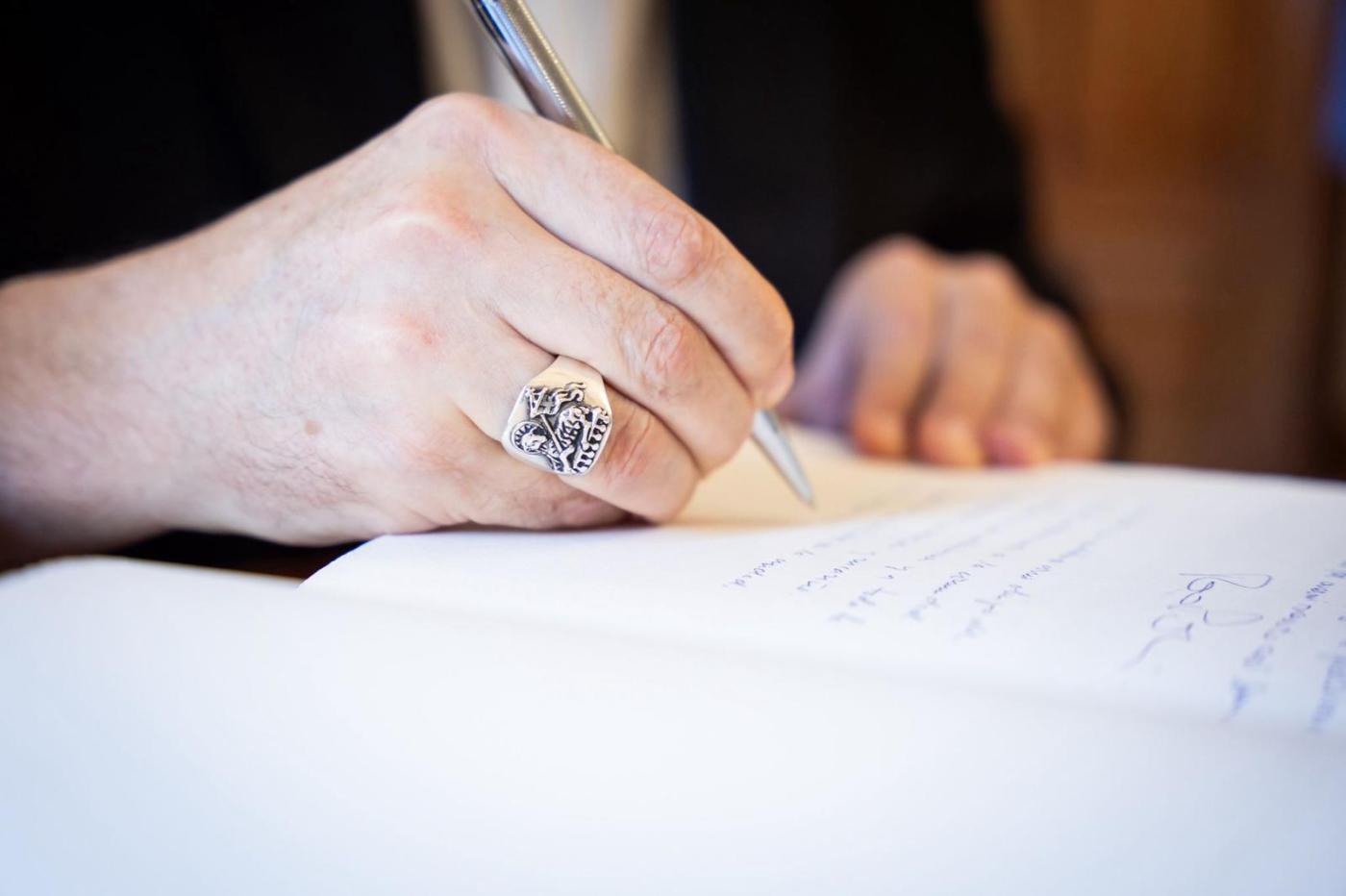 D. José Satué en su primera visita al Ayuntamiento de Málaga