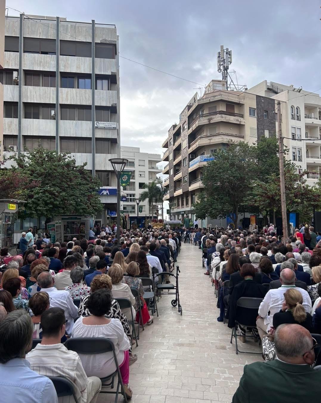 Estepona acogió a más de 500 hermanos de la Veracruz de España
