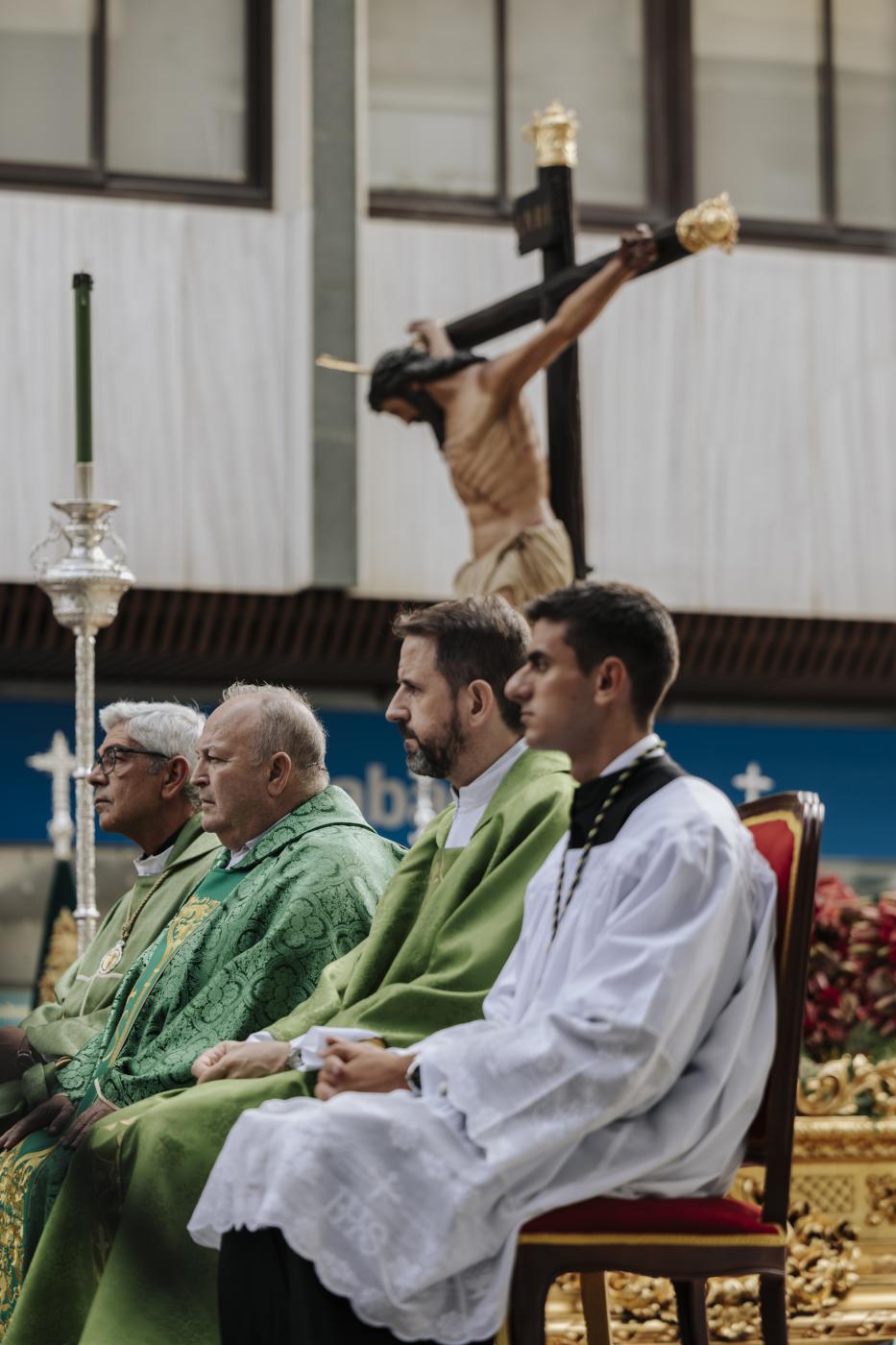 Estepona acogió a más de 500 hermanos de la Veracruz de España