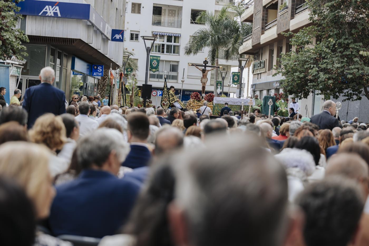 Estepona acogió a más de 500 hermanos de la Veracruz de España