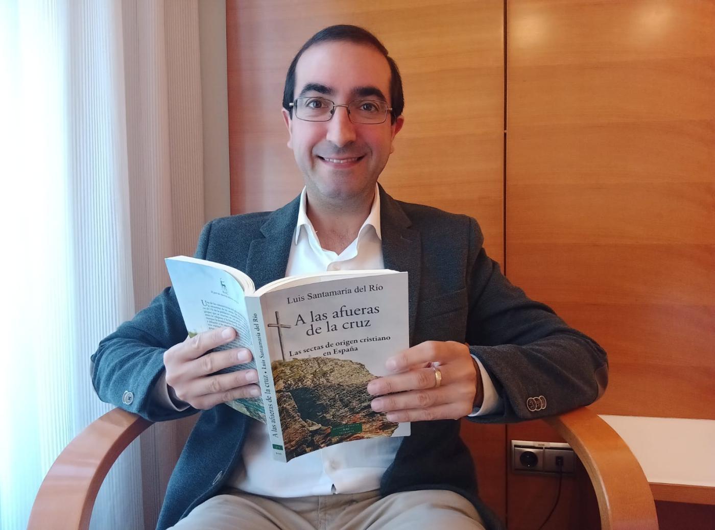 Luis Santamaría: «Las sectas esconden el sometimiento tras un escaparate de luz y liberación»