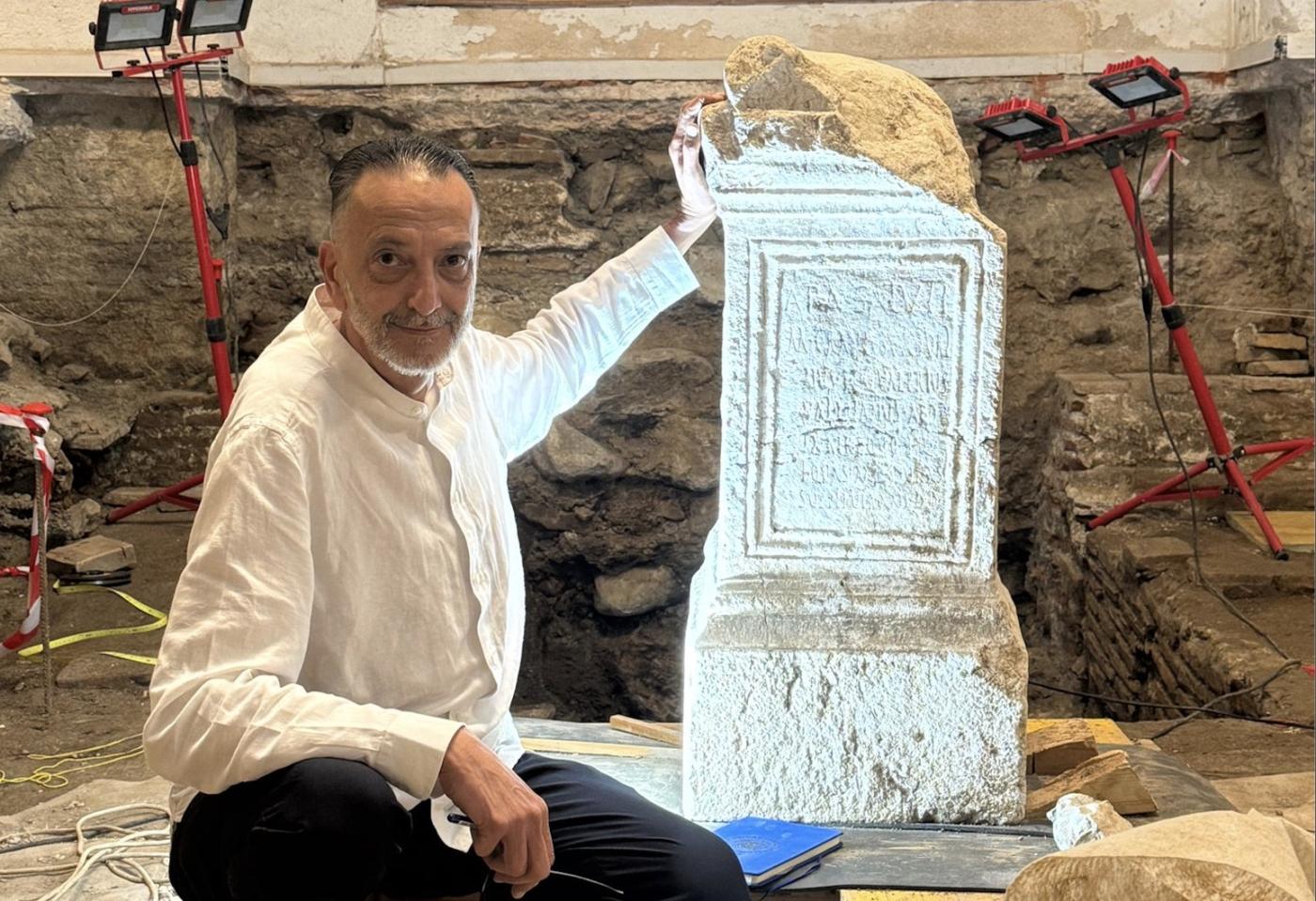 El ara romana aparecida en la iglesia del Sagrario nos habla de las medidas contra el fraude en el mercado local