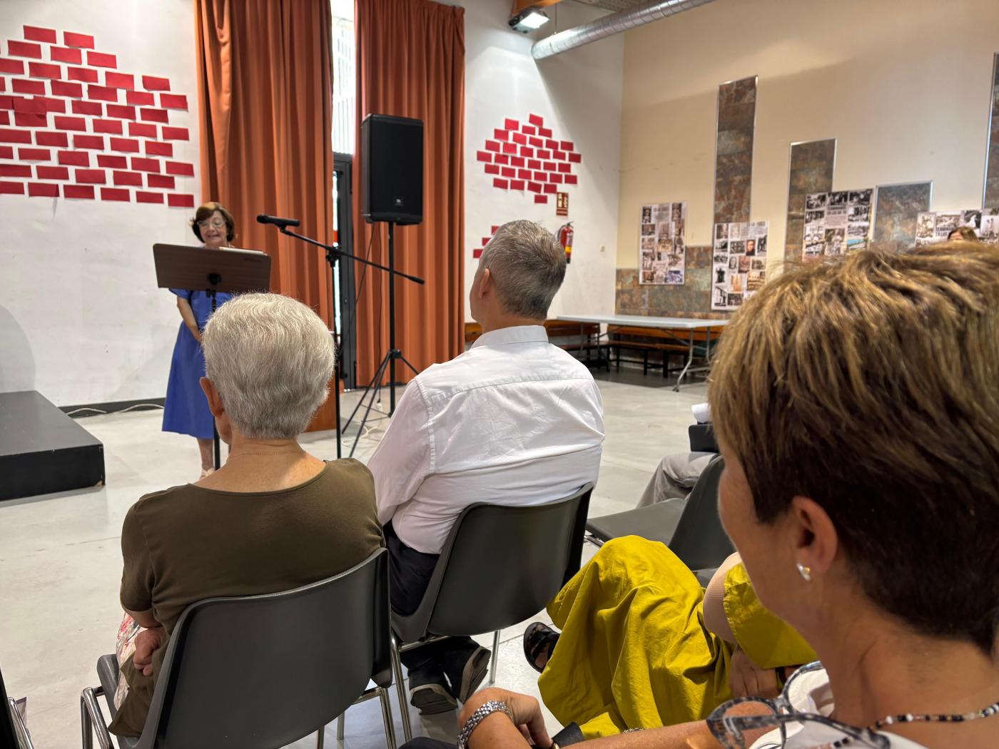 Agradecimiento a Carmen Velasco por su entrega